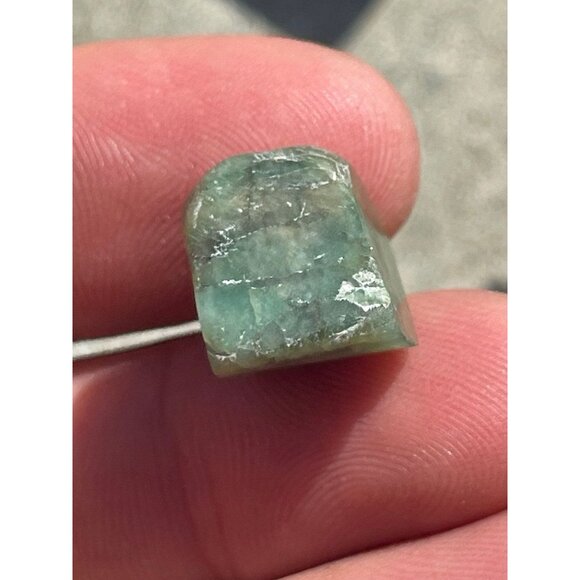 28.50cts Emerald Parcel - Custom Cut in display case - Picture 6 of 10